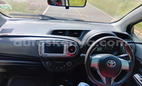 Oofamaa Toyota Vitz White Makiinaa iti Nairobi keessatti Nairobi keessatti Oofamaa Toyota Vitz White Makiinaa iti Nairobi keessatti Nairobi keessatti