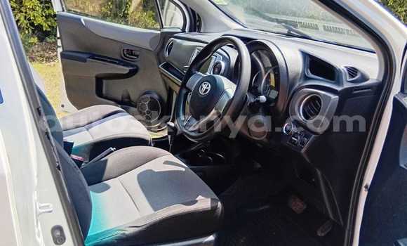 Oofamaa Toyota Vitz White Makiinaa iti Nairobi keessatti Nairobi keessatti Oofamaa Toyota Vitz White Makiinaa iti Nairobi keessatti Nairobi keessatti