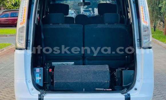 Nunua Ilio tumika Nissan Serena Nyeupe Gari ndani ya Nairobi nchini Nairobi Nunua Ilio tumika Nissan Serena Nyeupe Gari ndani ya Nairobi nchini Nairobi