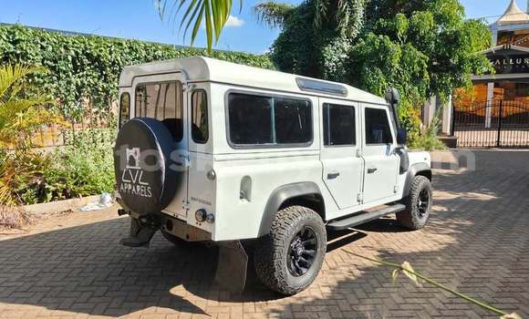 Buy Used Land Rover Defender White Car in Nairobi in Nairobi Buy Used Land Rover Defender White Car in Nairobi in Nairobi
