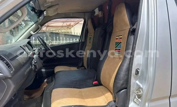 Nunua Ilio tumika Toyota Hiace Nyingine Gari ndani ya Garissa nchini Kaskazini Mashariki mwa Kenya Nunua Ilio tumika Toyota Hiace Nyingine Gari ndani ya Garissa nchini Kaskazini Mashariki mwa Kenya