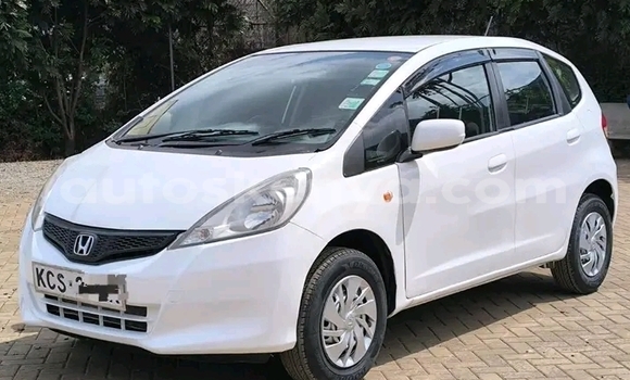 Nunua Ilio tumika Honda Fit Nyeupe Gari ndani ya Garsen nchini Pwani Nunua Ilio tumika Honda Fit Nyeupe Gari ndani ya Garsen nchini Pwani