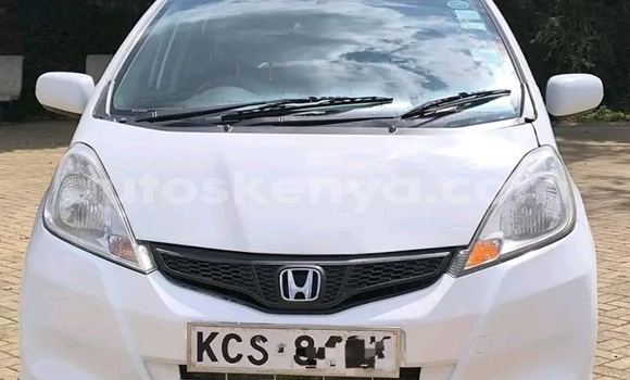 Nunua Ilio tumika Honda Fit Nyeupe Gari ndani ya Garsen nchini Pwani Nunua Ilio tumika Honda Fit Nyeupe Gari ndani ya Garsen nchini Pwani