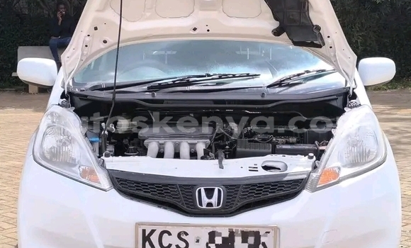 Nunua Ilio tumika Honda Fit Nyeupe Gari ndani ya Garsen nchini Pwani Nunua Ilio tumika Honda Fit Nyeupe Gari ndani ya Garsen nchini Pwani