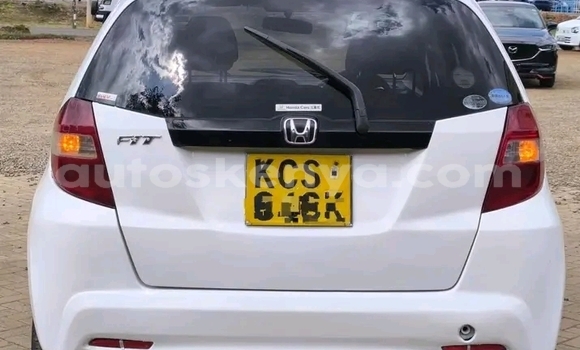 Nunua Ilio tumika Honda Fit Nyeupe Gari ndani ya Garsen nchini Pwani Nunua Ilio tumika Honda Fit Nyeupe Gari ndani ya Garsen nchini Pwani