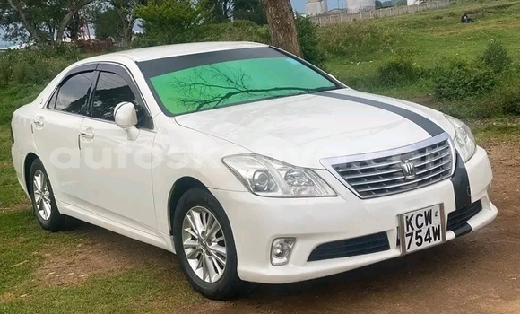 Nunua Ilio tumika Toyota Crown Nyeupe Gari ndani ya Changamwe nchini Pwani Nunua Ilio tumika Toyota Crown Nyeupe Gari ndani ya Changamwe nchini Pwani