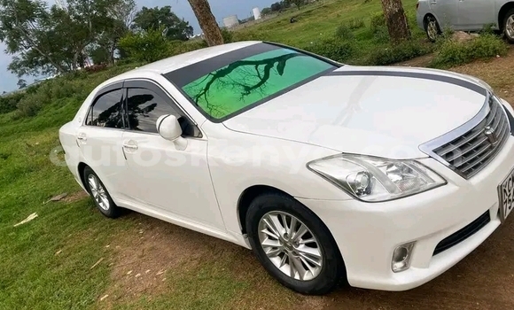 Nunua Ilio tumika Toyota Crown Nyeupe Gari ndani ya Changamwe nchini Pwani Nunua Ilio tumika Toyota Crown Nyeupe Gari ndani ya Changamwe nchini Pwani