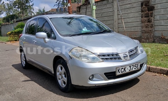 Oofamaa Nissan tiida Silver Makiinaa iti Kiambu keessatti Central Kenya keessatti Oofamaa Nissan tiida Silver Makiinaa iti Kiambu keessatti Central Kenya keessatti
