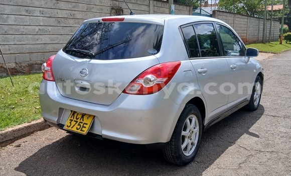 Oofamaa Nissan tiida Silver Makiinaa iti Kiambu keessatti Central Kenya keessatti Oofamaa Nissan tiida Silver Makiinaa iti Kiambu keessatti Central Kenya keessatti