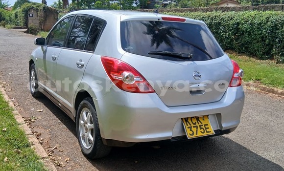 Oofamaa Nissan tiida Silver Makiinaa iti Kiambu keessatti Central Kenya keessatti Oofamaa Nissan tiida Silver Makiinaa iti Kiambu keessatti Central Kenya keessatti