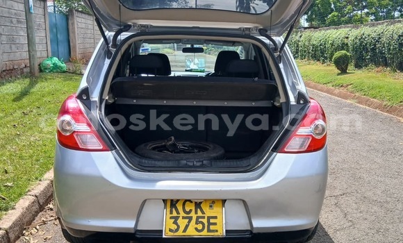 Oofamaa Nissan tiida Silver Makiinaa iti Kiambu keessatti Central Kenya keessatti Oofamaa Nissan tiida Silver Makiinaa iti Kiambu keessatti Central Kenya keessatti