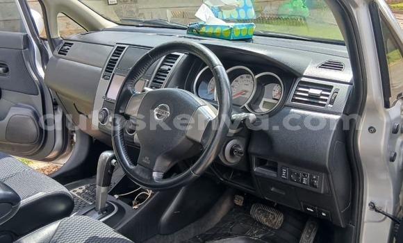 Oofamaa Nissan tiida Silver Makiinaa iti Kiambu keessatti Central Kenya keessatti Oofamaa Nissan tiida Silver Makiinaa iti Kiambu keessatti Central Kenya keessatti