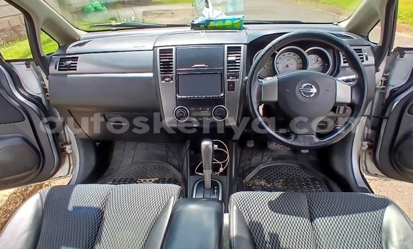Oofamaa Nissan tiida Silver Makiinaa iti Kiambu keessatti Central Kenya keessatti Oofamaa Nissan tiida Silver Makiinaa iti Kiambu keessatti Central Kenya keessatti