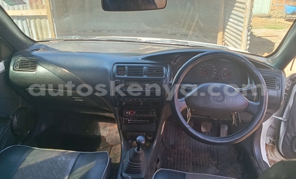 Oofamaa Toyota Corolla White Makiinaa iti Eldoret keessatti Rift Valley keessatti Oofamaa Toyota Corolla White Makiinaa iti Eldoret keessatti Rift Valley keessatti