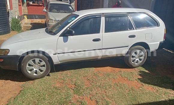 Oofamaa Toyota Corolla White Makiinaa iti Eldoret keessatti Rift Valley keessatti Oofamaa Toyota Corolla White Makiinaa iti Eldoret keessatti Rift Valley keessatti