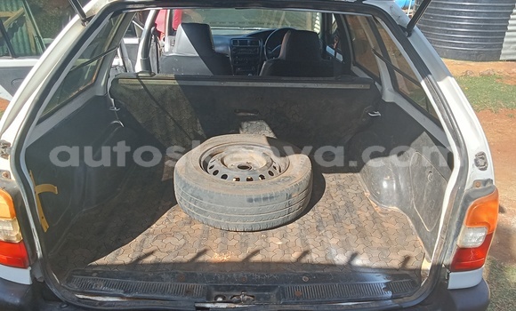 Oofamaa Toyota Corolla White Makiinaa iti Eldoret keessatti Rift Valley keessatti Oofamaa Toyota Corolla White Makiinaa iti Eldoret keessatti Rift Valley keessatti