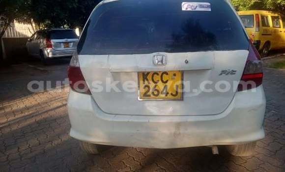 Nunua Ilio tumika Honda Fit Nyingine Gari ndani ya Bute nchini Kaskazini Mashariki mwa Kenya