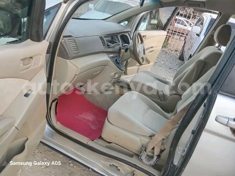 Big with watermark toyota ist northeast kenya bute 28571