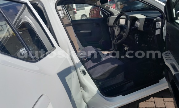 Nunua Imported Suzuki Alto Nyeupe Gari ndani ya Nairobi nchini Nairobi