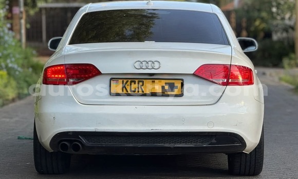 Nunua Ilio tumika Audi A4 Nyeupe Gari ndani ya Nairobi nchini Nairobi