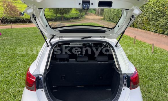 Oofamaa Mazda Demio White Makiinaa iti Nairobi keessatti Nairobi keessatti Oofamaa Mazda Demio White Makiinaa iti Nairobi keessatti Nairobi keessatti