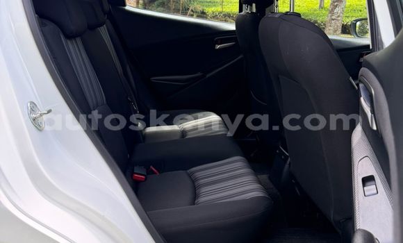 Oofamaa Mazda Demio White Makiinaa iti Nairobi keessatti Nairobi keessatti Oofamaa Mazda Demio White Makiinaa iti Nairobi keessatti Nairobi keessatti