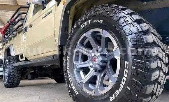 Nunua Ilio tumika Toyota Land Cruiser Beige Gari ndani ya Nairobi nchini Nairobi Nunua Ilio tumika Toyota Land Cruiser Beige Gari ndani ya Nairobi nchini Nairobi