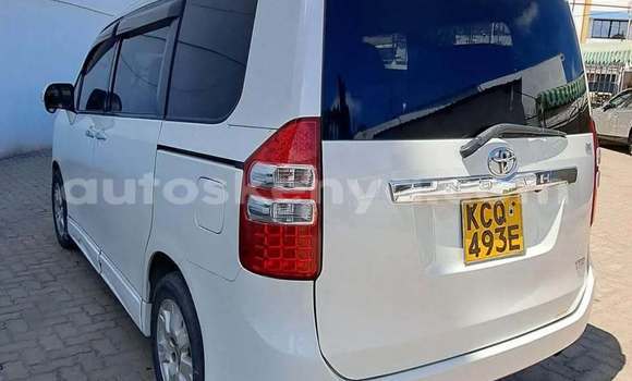 Oofamaa Toyota Noah White Makiinaa iti Machakos keessatti Nairobi keessatti Oofamaa Toyota Noah White Makiinaa iti Machakos keessatti Nairobi keessatti