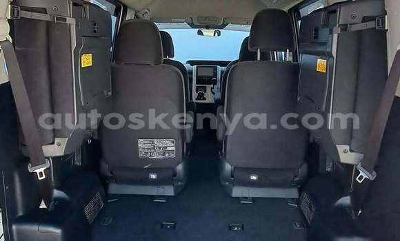 Oofamaa Toyota Noah White Makiinaa iti Machakos keessatti Nairobi keessatti Oofamaa Toyota Noah White Makiinaa iti Machakos keessatti Nairobi keessatti