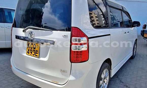 Oofamaa Toyota Noah White Makiinaa iti Machakos keessatti Nairobi keessatti Oofamaa Toyota Noah White Makiinaa iti Machakos keessatti Nairobi keessatti