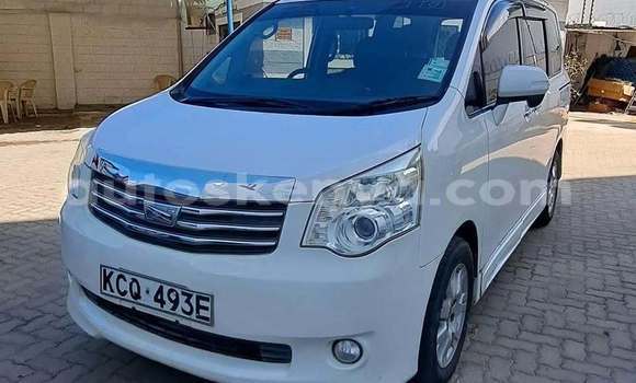 Oofamaa Toyota Noah White Makiinaa iti Machakos keessatti Nairobi keessatti Oofamaa Toyota Noah White Makiinaa iti Machakos keessatti Nairobi keessatti