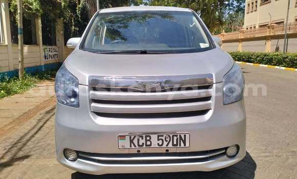 Oofamaa Toyota Noah Other Makiinaa iti Nairobi keessatti Nairobi keessatti