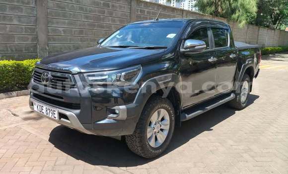 Oofamaa Toyota Hilux Black Makiinaa iti Changamwe keessatti Coast keessatti Oofamaa Toyota Hilux Black Makiinaa iti Changamwe keessatti Coast keessatti