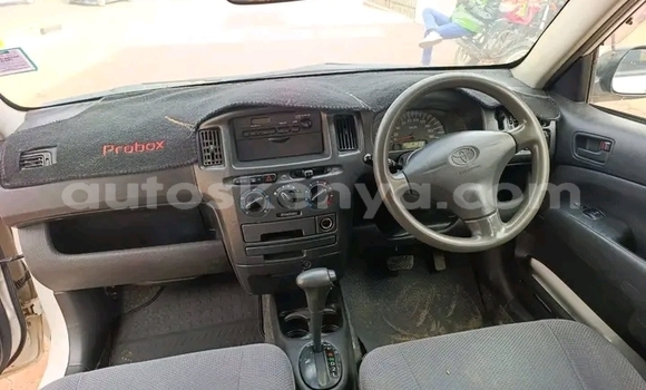 Nunua Ilio tumika Toyota Probox Nyeupe Gari ndani ya Bute nchini Kaskazini Mashariki mwa Kenya