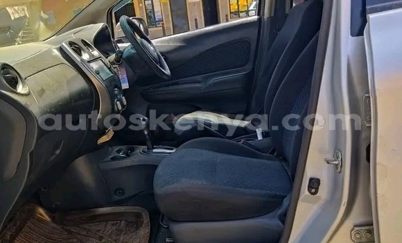 Nunua Ilio tumika Nissan Note Kijani Gari ndani ya Bute nchini Kaskazini Mashariki mwa Kenya
