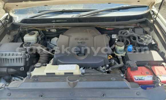 Oofamaa Toyota Prado Black Makiinaa iti Nairobi keessatti Nairobi keessatti