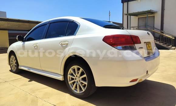 Oofamaa Subaru Legacy White Makiinaa iti Nairobi keessatti Nairobi keessatti Oofamaa Subaru Legacy White Makiinaa iti Nairobi keessatti Nairobi keessatti
