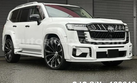Buy Used Toyota Land Cruiser White Car in Nairobi in Nairobi