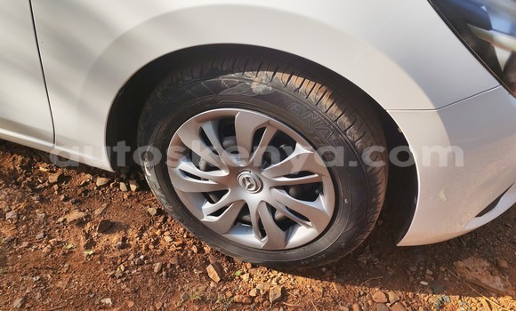 Nunua Ilio tumika Mazda Demio Nyeupe Gari ndani ya Kisii nchini Nyanza Nunua Ilio tumika Mazda Demio Nyeupe Gari ndani ya Kisii nchini Nyanza