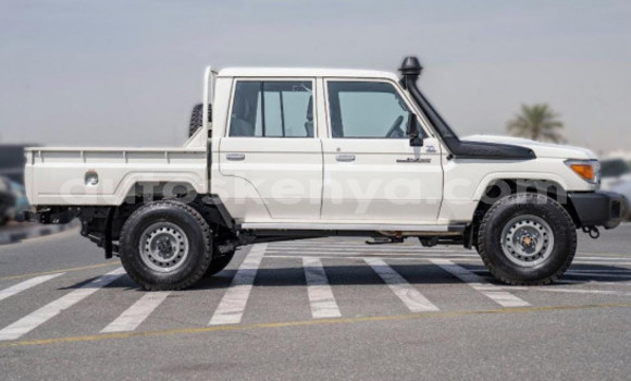 Buy Used Toyota Land Cruiser White Car in Nairobi in Nairobi