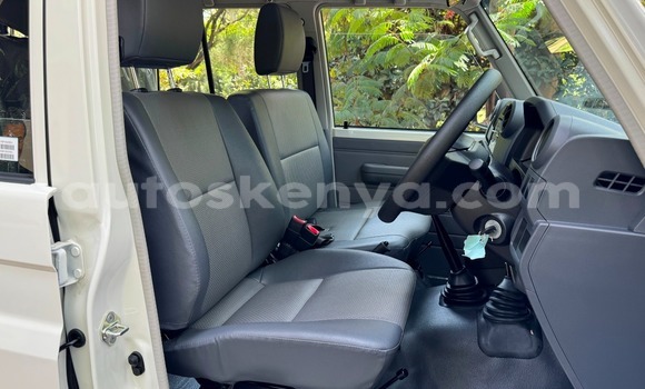 Buy New Toyota Land Cruiser White Car in Nairobi in Nairobi Buy New Toyota Land Cruiser White Car in Nairobi in Nairobi