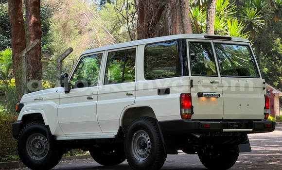 Buy New Toyota Land Cruiser White Car in Nairobi in Nairobi Buy New Toyota Land Cruiser White Car in Nairobi in Nairobi