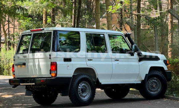 Buy New Toyota Land Cruiser White Car in Nairobi in Nairobi Buy New Toyota Land Cruiser White Car in Nairobi in Nairobi