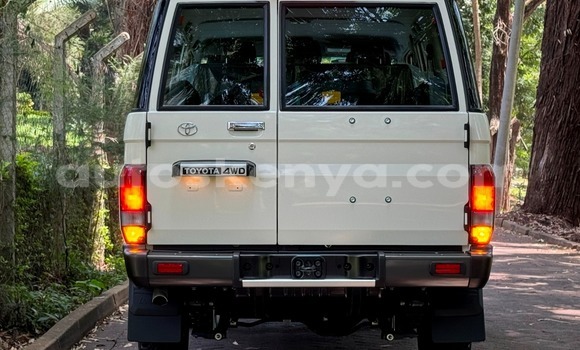 Buy New Toyota Land Cruiser White Car in Nairobi in Nairobi Buy New Toyota Land Cruiser White Car in Nairobi in Nairobi