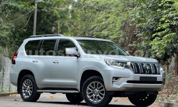Buy Used Toyota Land Cruiser Prado Silver Car in Nairobi in Nairobi Buy Used Toyota Land Cruiser Prado Silver Car in Nairobi in Nairobi