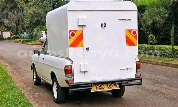Oofamaa Nissan Datsun White Makiinaa iti Machakos keessatti Nairobi keessatti Oofamaa Nissan Datsun White Makiinaa iti Machakos keessatti Nairobi keessatti