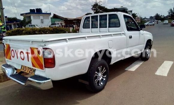 Oofamaa Toyota Hilux White Makiinaa iti Machakos keessatti Nairobi keessatti Oofamaa Toyota Hilux White Makiinaa iti Machakos keessatti Nairobi keessatti
