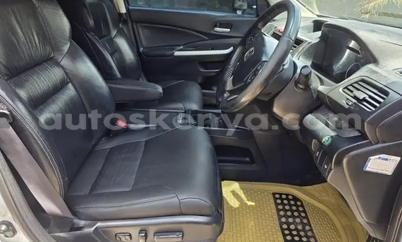 Buy Used Honda CR–V White Car in Changamwe in Coast Buy Used Honda CR–V White Car in Changamwe in Coast