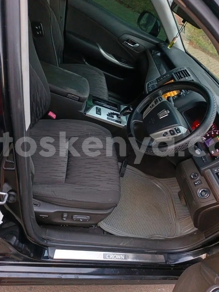 Big with watermark toyota crown northeast kenya habaswein 28971