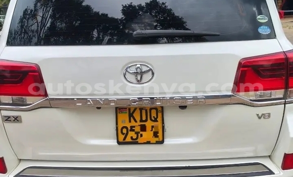Buy Used Toyota Voxy White Car in Hola in Coastal Kenya Buy Used Toyota Voxy White Car in Hola in Coastal Kenya
